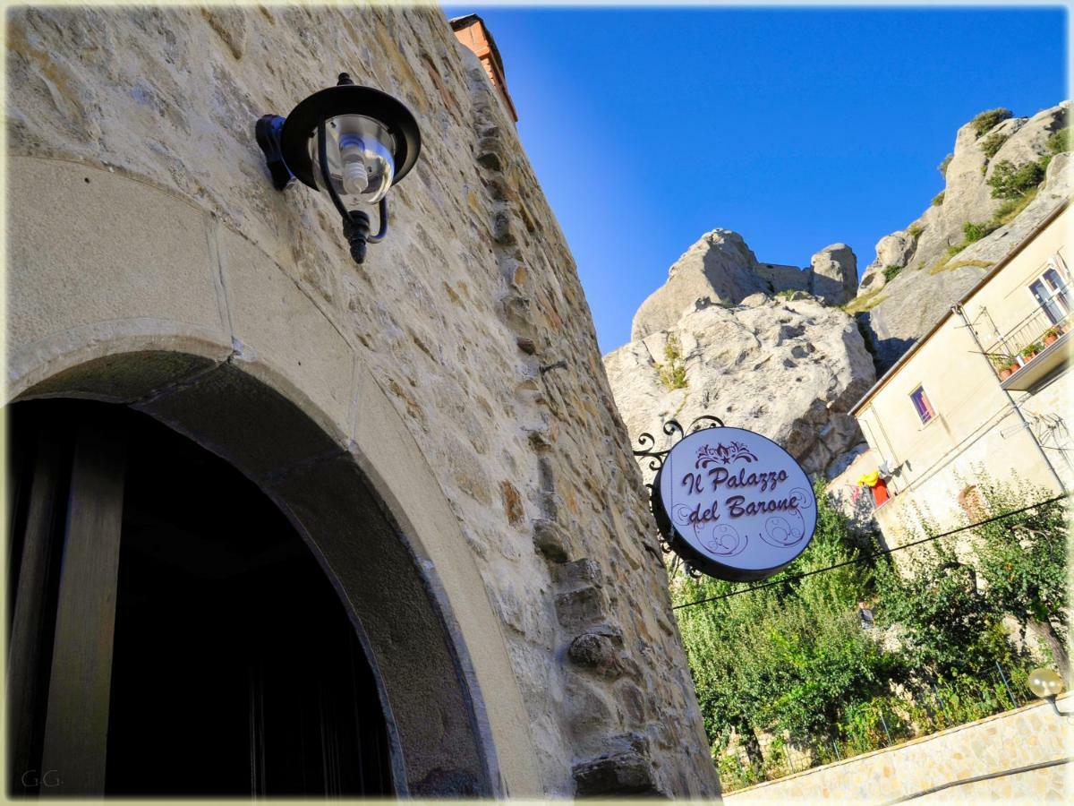 ホテル Il Palazzo Del Barone - Stanza Dei Maiorana ピエトラペルトーザ エクステリア 写真